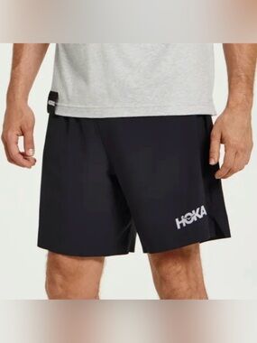 HOKA One One men’s performance 7” running shorts black size small